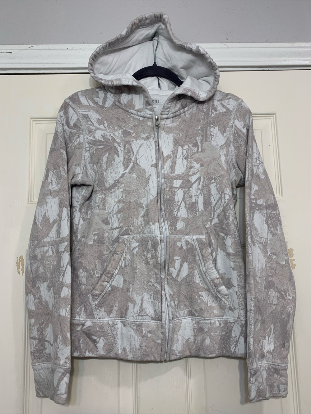 Hollister Juniors Medium Gray Leaf Camo Full Zip Hoodie. 4044A